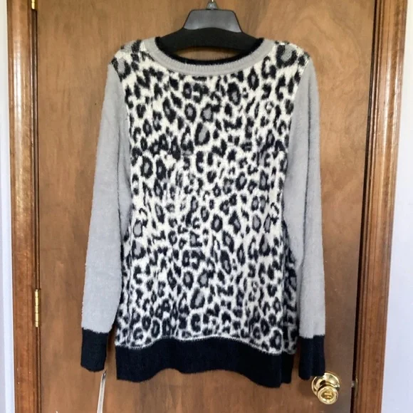 Relist2/18 Skye’s the Limit abstract animal print comfy soft sweater 2X - Picture 6 of 17
